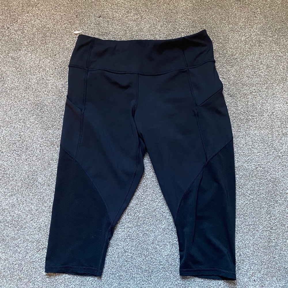 Athleta black cropped leggings with mesh bottom
